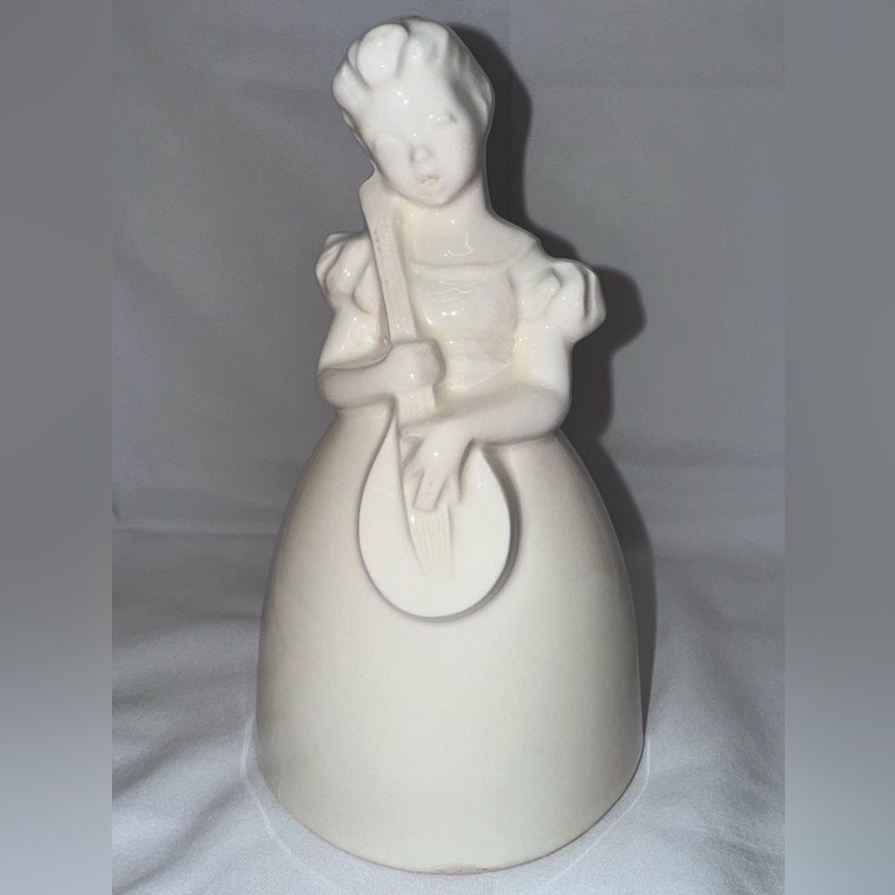 *VINTAGE OFF WHITE FIGURINE SOUTHERN GIRL PLAYING MANDOLIN GLOSSY - 7"